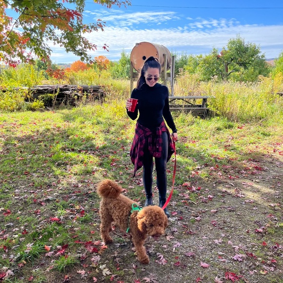 Meet your Posher, Mikayla - Picture 4 of 5